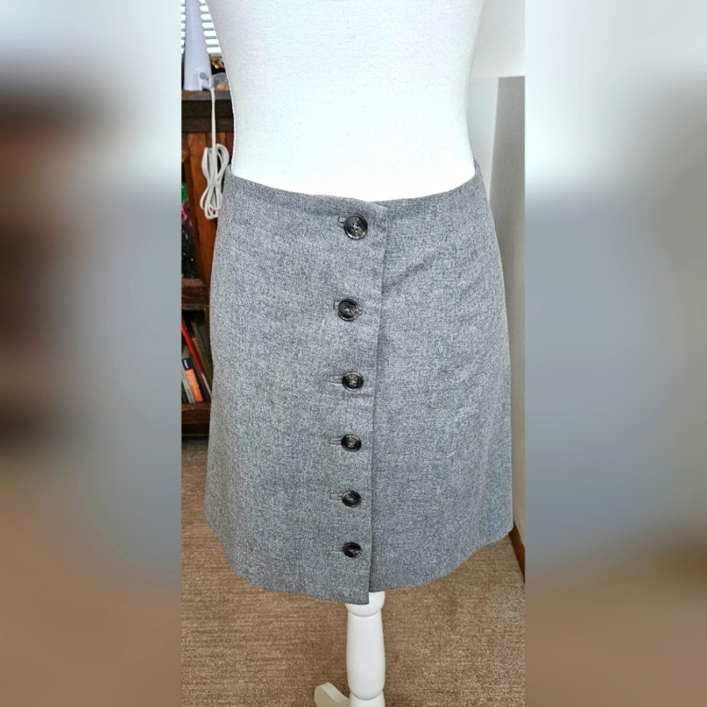 Super cute Banana Republic button skirt